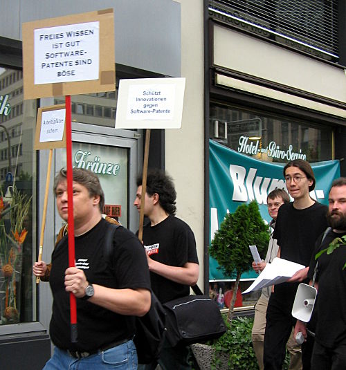 © www.mutbuergerdokus.de: Demonstration gegen Software-Patente 2007