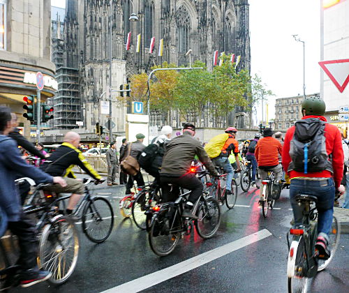 © www.mutbuergerdokus.de: Critical Mass Köln 2014