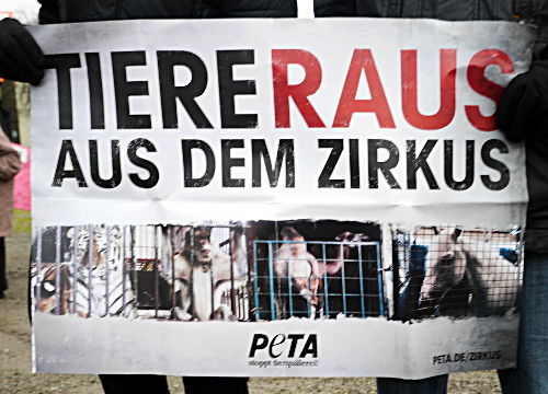 © www.mutbuergerdokus.de: Demonstration gegen Zirkustiere