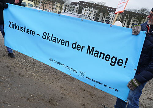 © www.mutbuergerdokus.de: Demonstration gegen Zirkustiere