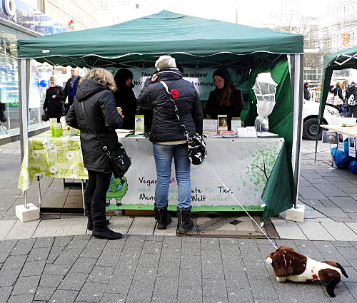 © www.mutbuergerdokus.de: Demonstration gegen Pelz 2015