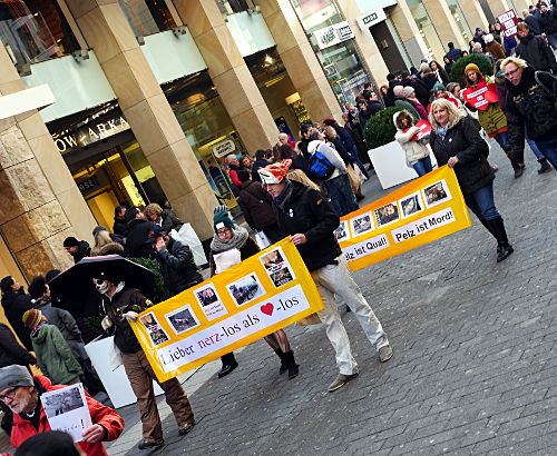 © www.mutbuergerdokus.de: Demonstration gegen Pelz 2015