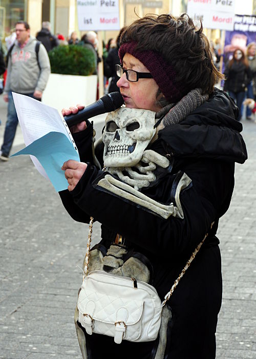 © www.mutbuergerdokus.de: Demonstration gegen Pelz 2015