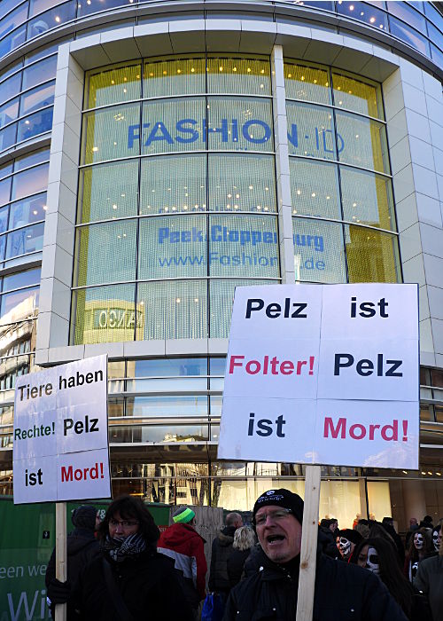 © www.mutbuergerdokus.de: Demonstration gegen Pelz 2015
