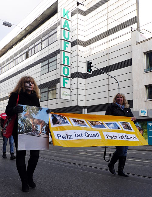 © www.mutbuergerdokus.de: Demonstration gegen Pelz 2015