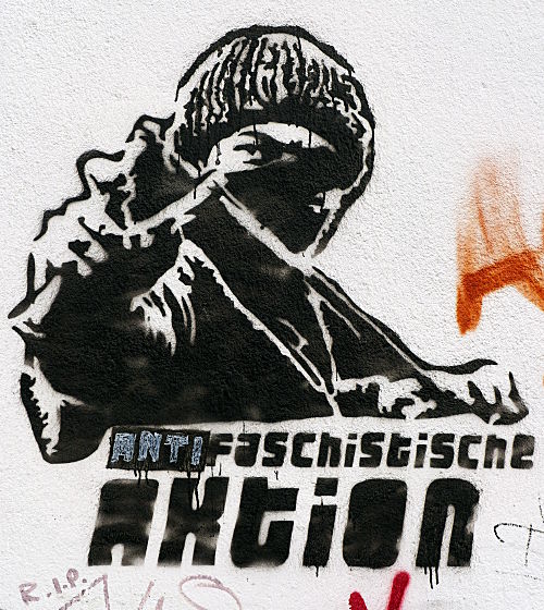 © www.mutbuergerdokus.de: Kiefernstraße Graffiti-Aktion