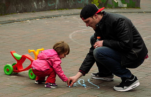 © www.mutbuergerdokus.de: Kiefernstraße Graffiti-Aktion