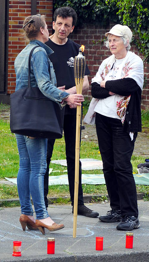 © www.mutbuergerdokus.de: 4. Mahnwache vor dem Schlachthof Viersen