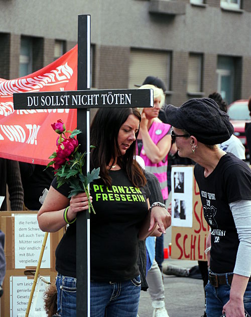 © www.mutbuergerdokus.de: 4. Mahnwache vor dem Schlachthof Viersen