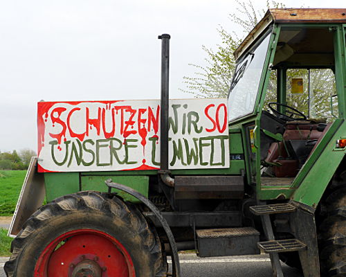 © www.mutbuergerdokus.de: Anti-Kohle-Kette am Tagebau Garzweiler II