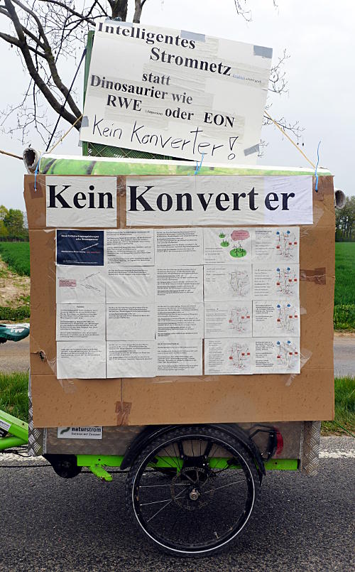 © www.mutbuergerdokus.de: Anti-Kohle-Kette am Tagebau Garzweiler II