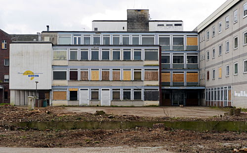 © www.mutbuergerdokus.de: Anti-Kohle-Kette am Tagebau Garzweiler II