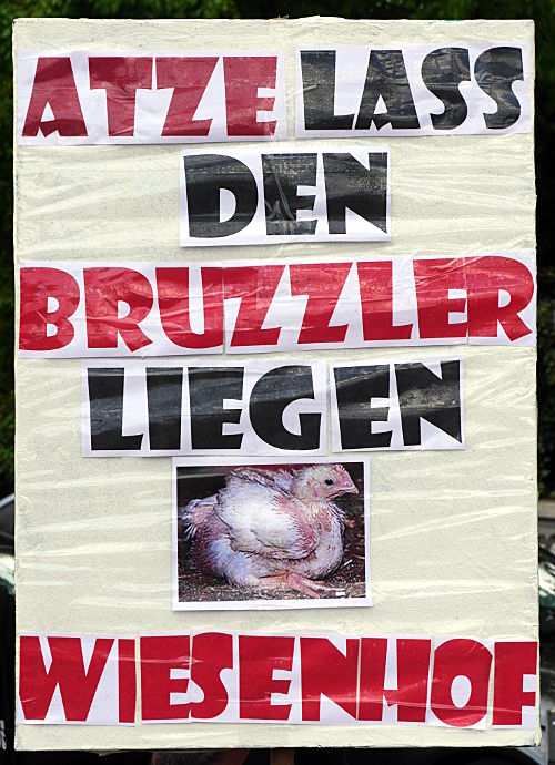 © www.mutbuergerdokus.de: Protest zur Wiesenhof-Kooperation mit Atze Schröder