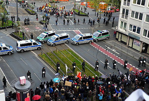 © www.mutbuergerdokus.de: 'Düsseldorf stellt sich quer'