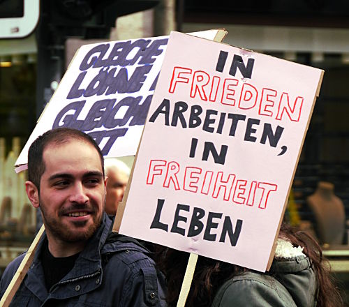 © www.mutbuergerdokus.de: DGB-Demo zum Tag der Arbeit in Düsseldorf