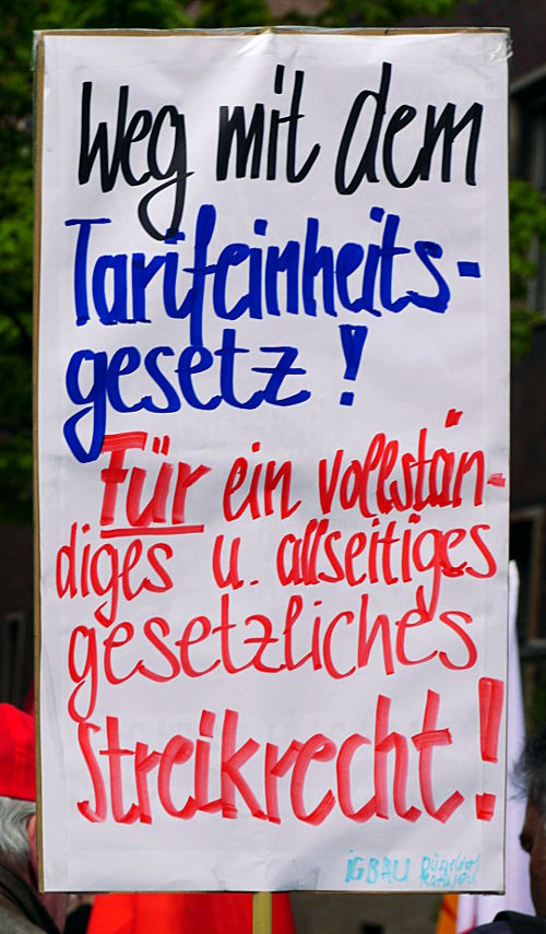 © www.mutbuergerdokus.de: DGB-Demo zum Tag der Arbeit in Düsseldorf