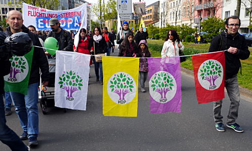 © www.mutbuergerdokus.de: DGB-Demo zum Tag der Arbeit in Düsseldorf