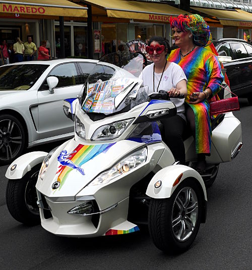 © www.mutbuergerdokus.de: Christopher Street Day Düsseldorf 2015