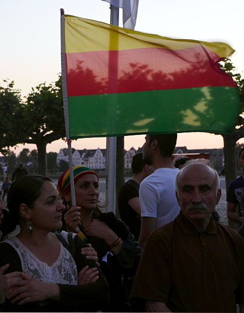 © www.mutbuergerdokus.de: Kurden feiern den Wahlerfolg der HDP