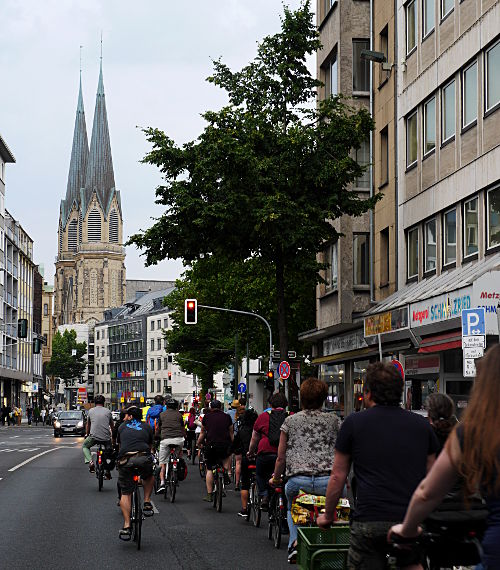 © www.mutbuergerdokus.de: Critical Mass Düsseldorf 2015