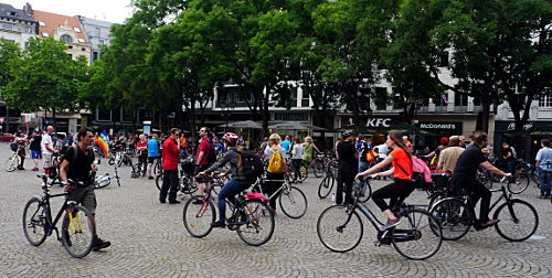 © www.mutbuergerdokus.de: 5 Jahre Critical Mass Köln