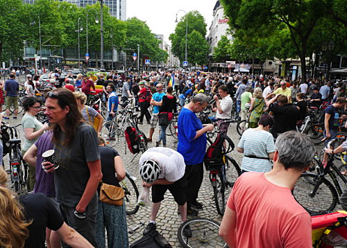 © www.mutbuergerdokus.de: 5 Jahre Critical Mass Köln