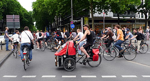 © www.mutbuergerdokus.de: 5 Jahre Critical Mass Köln