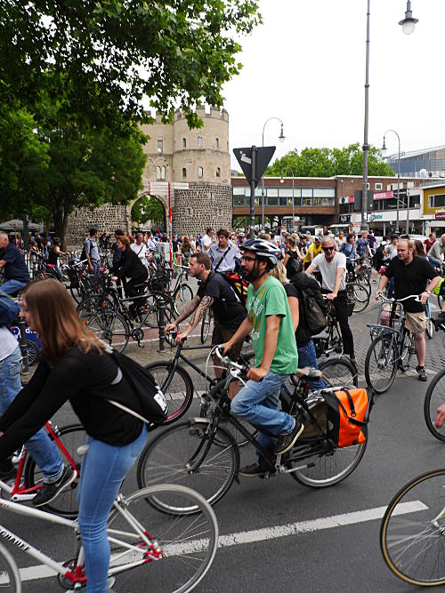 © www.mutbuergerdokus.de: 5 Jahre Critical Mass Köln