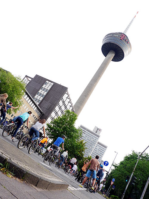 © www.mutbuergerdokus.de: 5 Jahre Critical Mass Köln