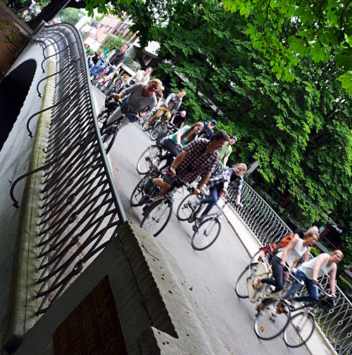 © www.mutbuergerdokus.de: 5 Jahre Critical Mass Köln