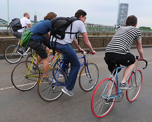 © www.mutbuergerdokus.de: 5 Jahre Critical Mass Köln