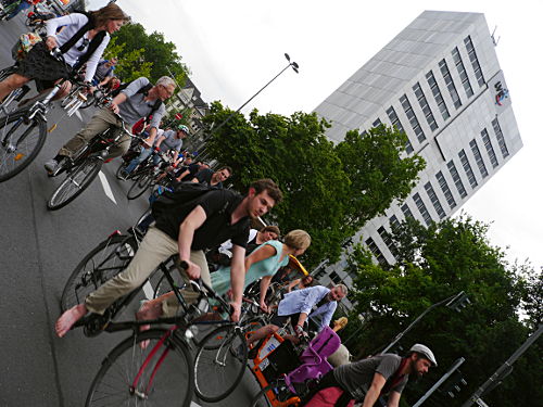 © www.mutbuergerdokus.de: 5 Jahre Critical Mass Köln