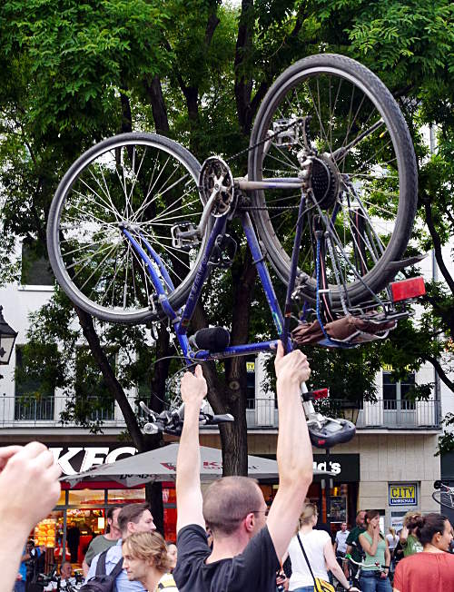 © www.mutbuergerdokus.de: 5 Jahre Critical Mass Köln