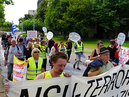 © www.mutbuergerdokus.de: Staat und Nazis Hand in Hand?