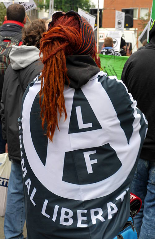 © www.mutbuergerdokus.de: Tierrechtsdemonstration Düsseldorf 2015