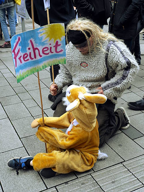 © www.mutbuergerdokus.de: Tierrechtsdemonstration Düsseldorf 2015