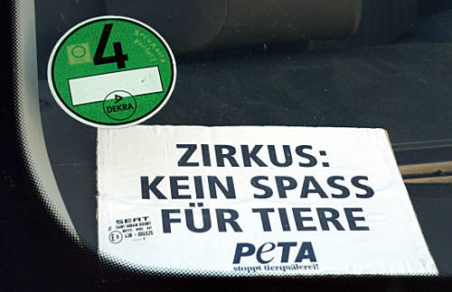 © www.mutbuergerdokus.de: 'Stop killing animals!'