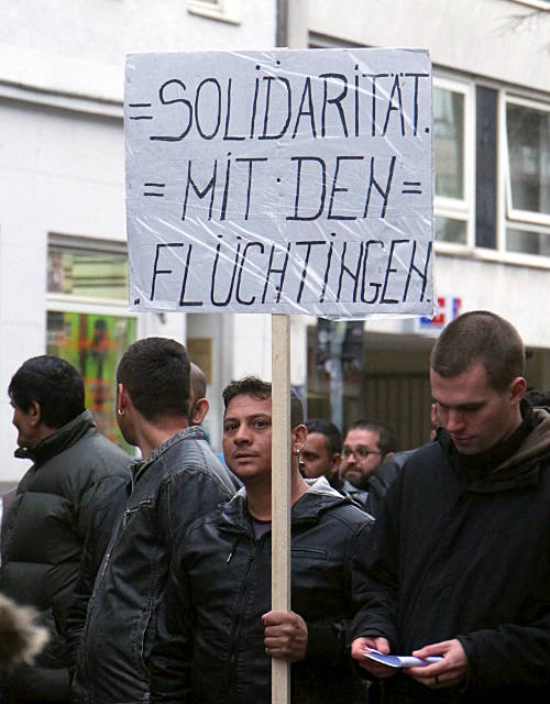 © www.mutbuergerdokus.de: 'Protest gegen die Stigmatisierung und Abschiebung von Roma-Familien!'
