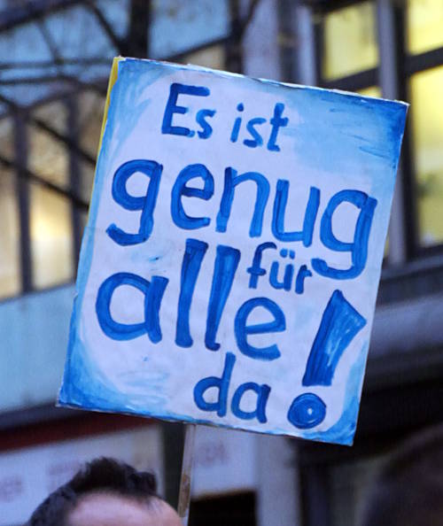 © www.mutbuergerdokus.de: 'Protest gegen die Stigmatisierung und Abschiebung von Roma-Familien!'