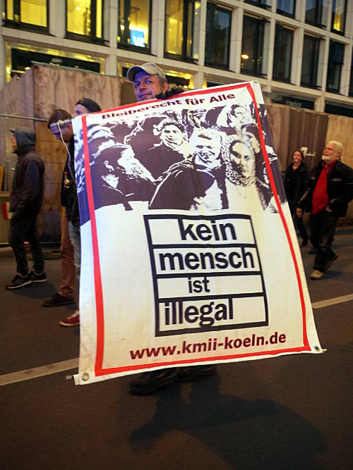 © www.mutbuergerdokus.de: 'Protest gegen die Stigmatisierung und Abschiebung von Roma-Familien!'