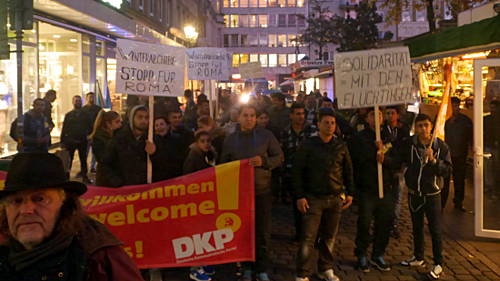 © www.mutbuergerdokus.de: 'Protest gegen die Stigmatisierung und Abschiebung von Roma-Familien!'