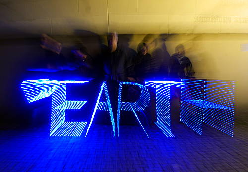 © www.mutbuergerdokus.de: Light Brigade Düsseldorf: 'Love Earth!'