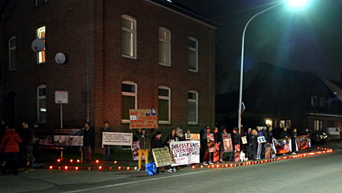 © www.mutbuergerdokus.de: 5. Mahnwache vor dem Schlachthof Viersen