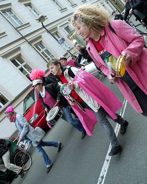 © www.mutbuergerdokus.de: 'Gemeinsam und solidarisch gegen rechte Gewalt'