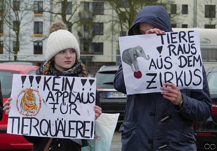 © www.mutbuergerdokus.de: Demonstration gegen Zirkustiere