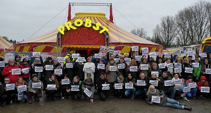 © www.mutbuergerdokus.de: Demonstration gegen Zirkustiere