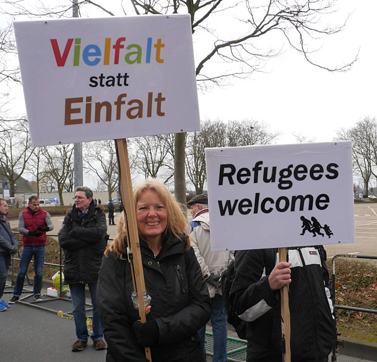 © www.mutbuergerdokus.de: 'Protest gegen AfD'