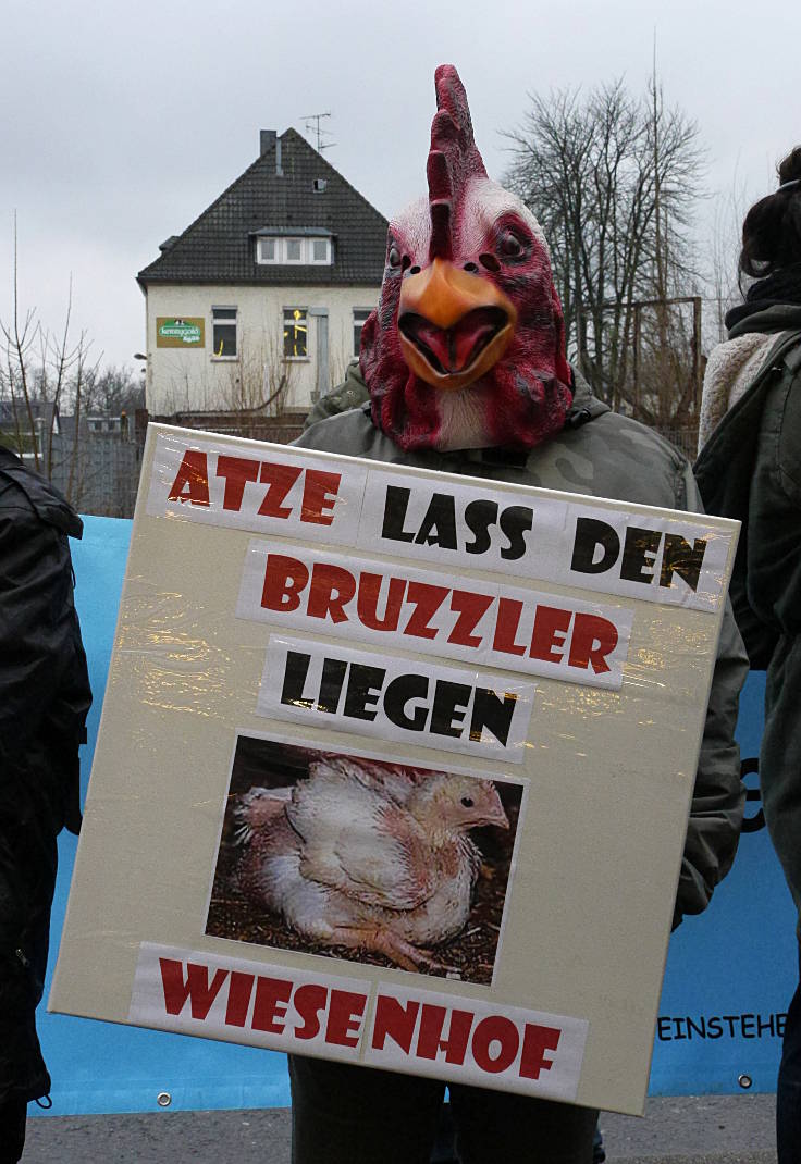 © www.mutbuergerdokus.de: Protest gegen Wiesenhof-Kooperation mit Atze Schröder