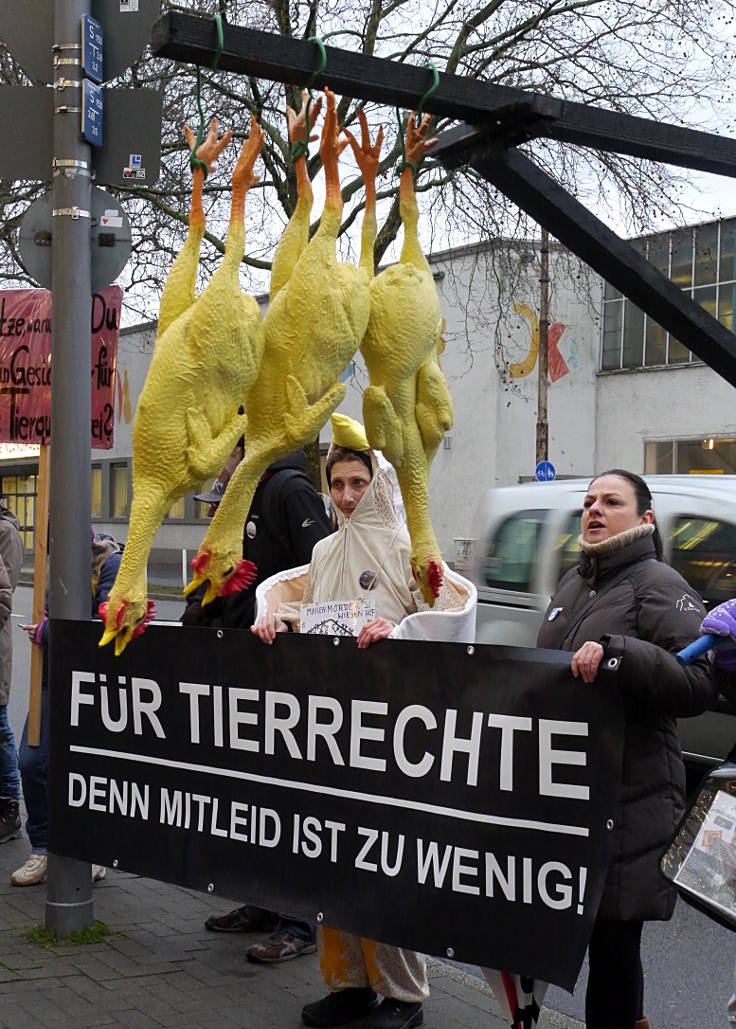 © www.mutbuergerdokus.de: Protest gegen Wiesenhof-Kooperation mit Atze Schröder