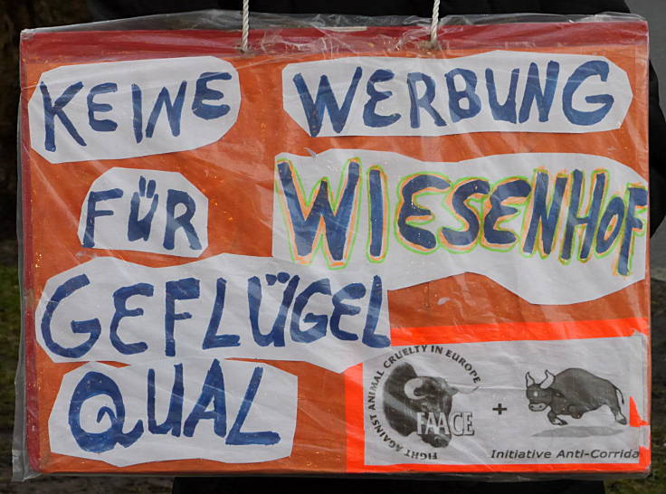 © www.mutbuergerdokus.de: Protest gegen Wiesenhof-Kooperation mit Atze Schröder